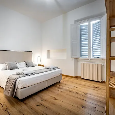 Yid Wonderful Balcony View On فلورنس